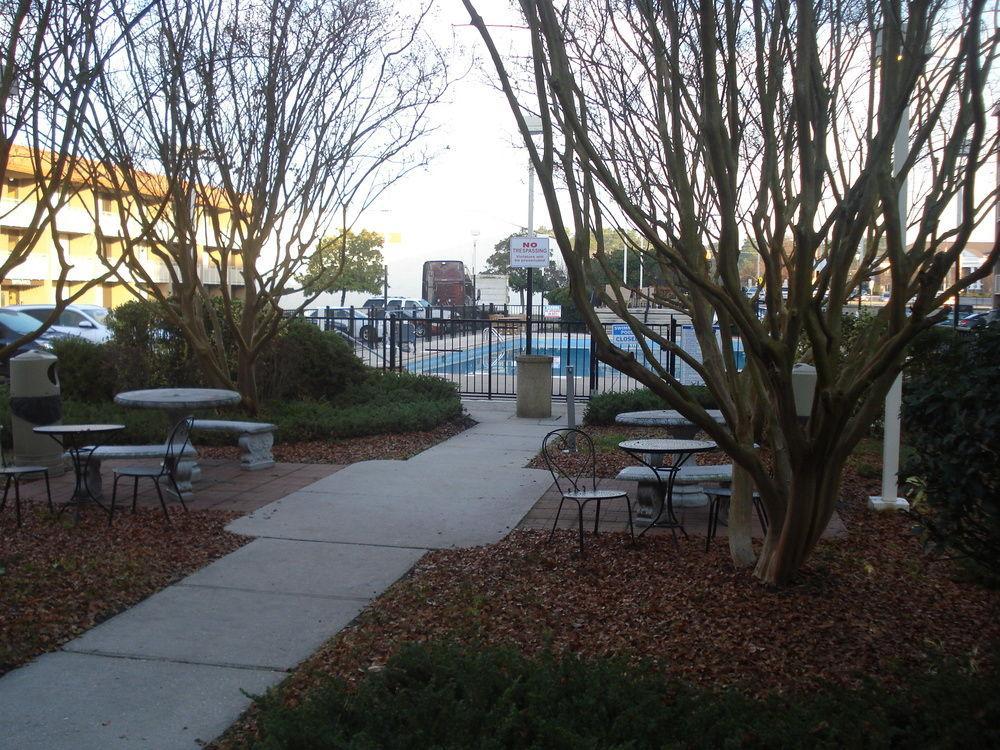 Baymont By Wyndham Fayetteville Fort Bragg Area Exterior foto