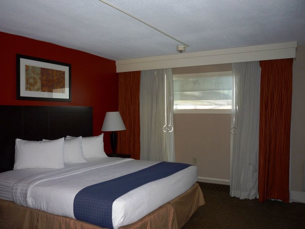 Baymont By Wyndham Fayetteville Fort Bragg Area Exterior foto