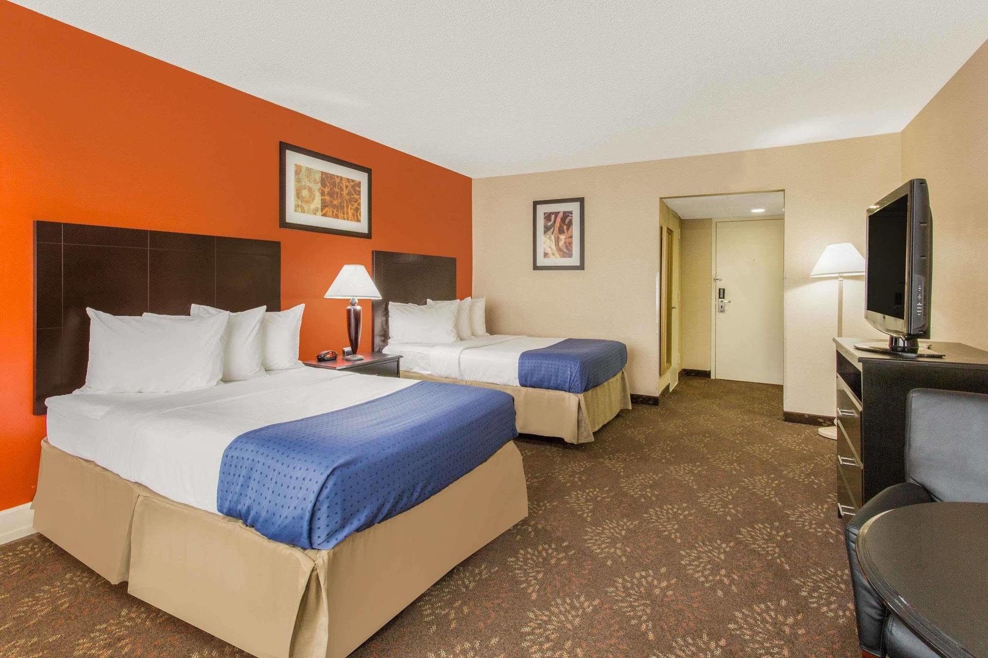 Baymont By Wyndham Fayetteville Fort Bragg Area Exterior foto