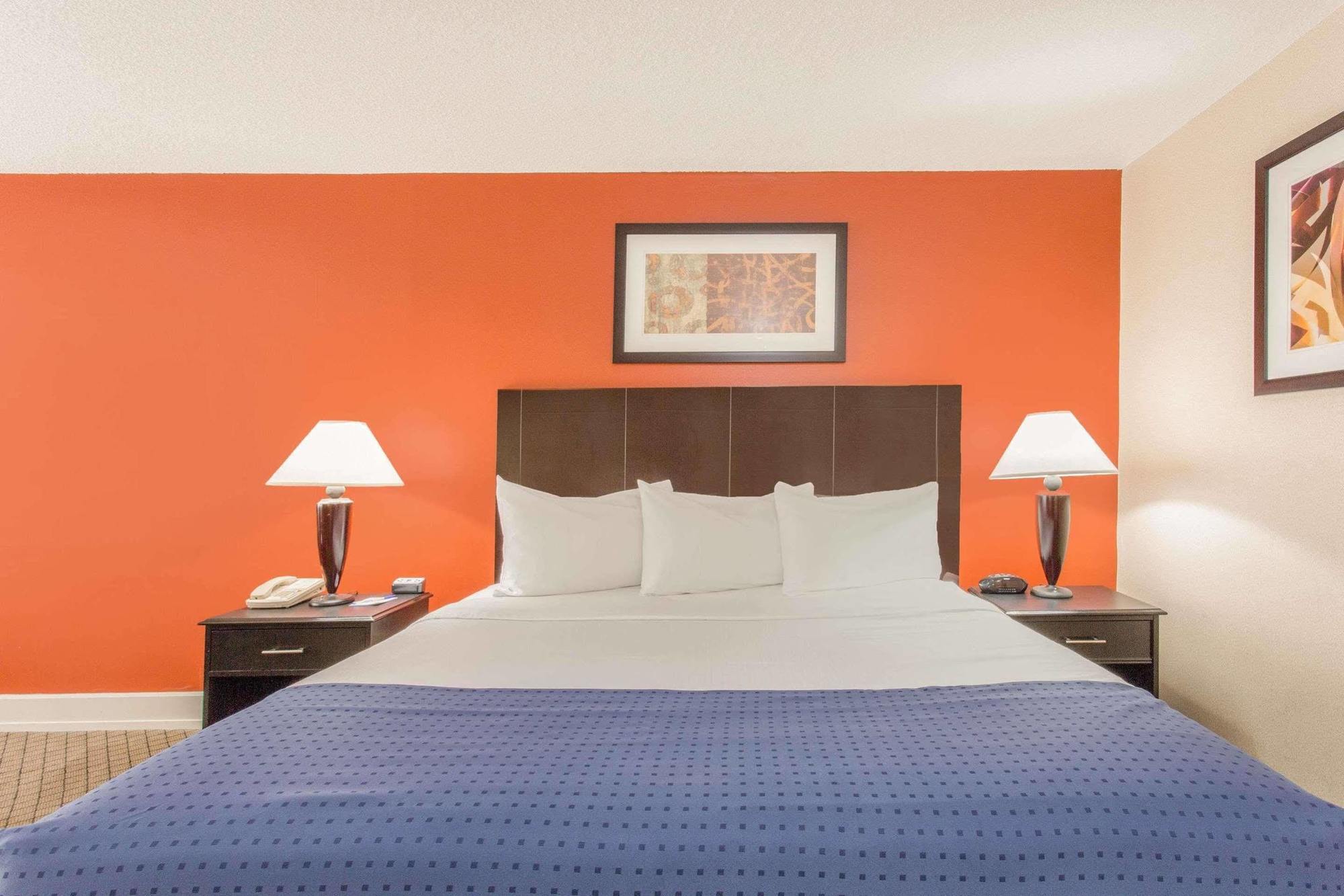 Baymont By Wyndham Fayetteville Fort Bragg Area Exterior foto